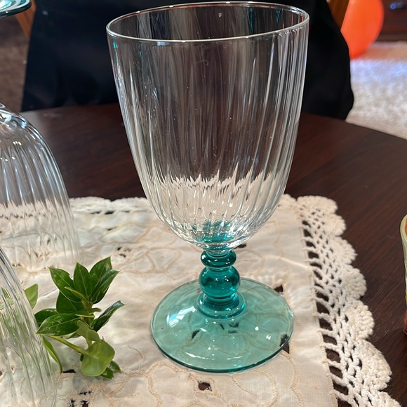 Vintage turquoise, green goblet stem with clear clear swirl goblet . - Picture 2 of 8